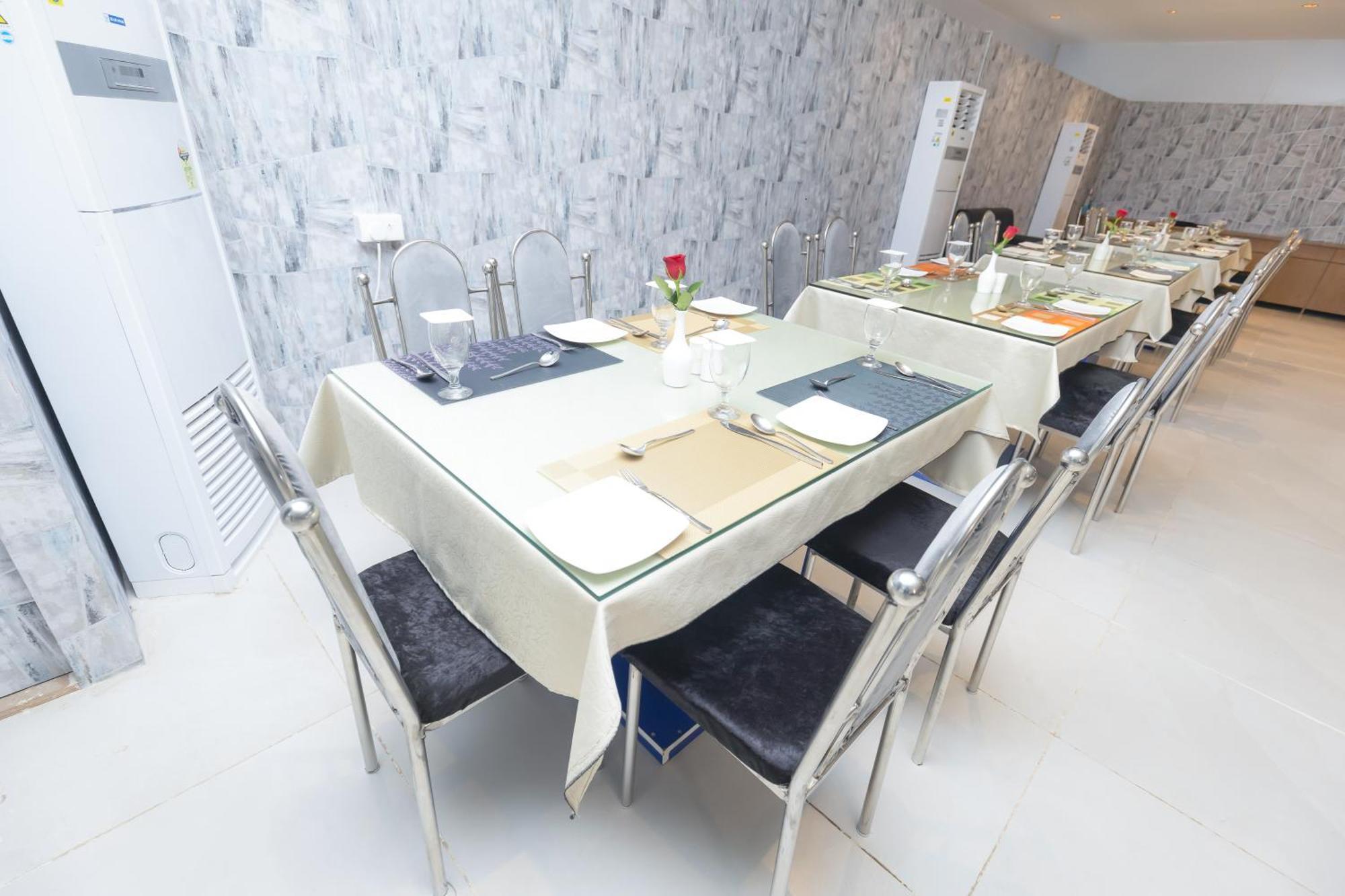 Rosewood Luxury Hotel 부바네스 외부 사진